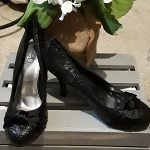 SOLD.            Stunning Heels